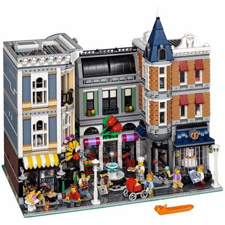 Lego Creator 10255, Assembly Square