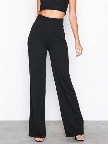 NLY Trend Crepe Straight Pants, hinta 24 €
