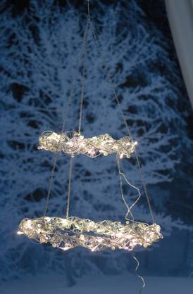 Helmivalokranssi hopea 60 Led – kuva 1/3