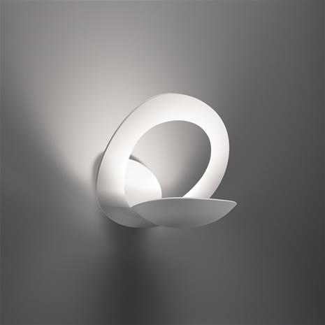 Artemide Pirce, seinävalaisin