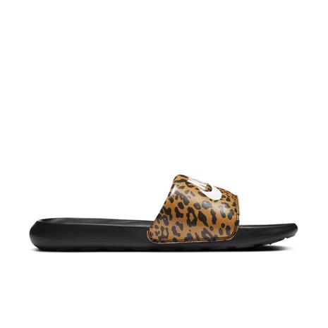 NIKE Victori One W