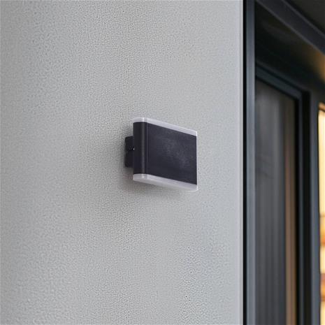 Lindby Smart LED-ulkoseinävalaisin Elvi, CCT, RGB, Tuya, IP54