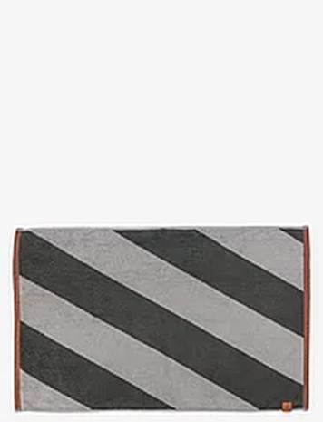 Mette Ditmer Diagonal Bath Mat Home Textiles Rugs & Carpets Bath Rugs Green Mette Ditmer