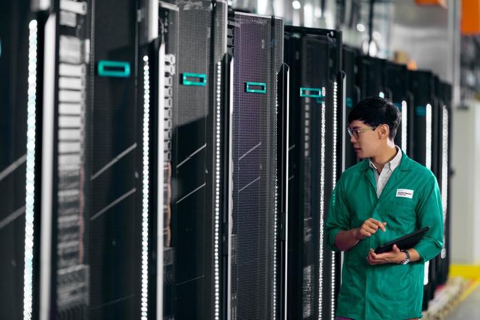 HP E 8SFF x1 NVMe Tri-Mode Cable Kit