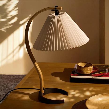 GUBI Timberline pöytälamppu Oak-birch-white