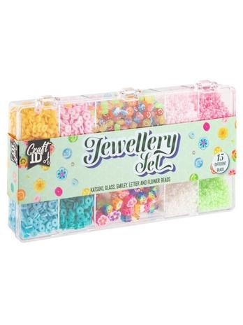 Creative Craft Group Jewellery set. 5 diff.perler og trans. t
