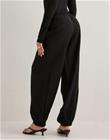 Nelly - Musta - Soft Puff Pants