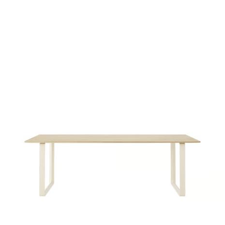 Muuto 70/70 ruokapöytä 225 x 90 cm Solid oak-Sand