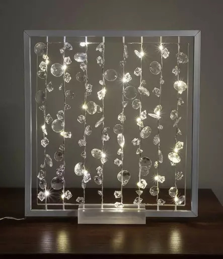 Airam Mette Neliö LED koristevalaisin – 27×25 cm, lämmin valkoinen, sisäkäyttöön, jalustalla ja ripustukseen