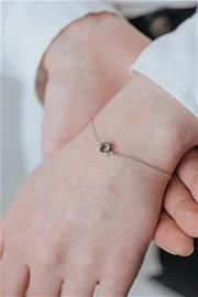 Lykken Symbols kirjainrannekoru hopea, O