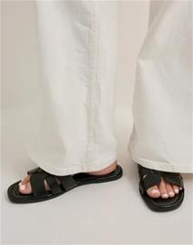 Nelly - Musta - Flat Sandal