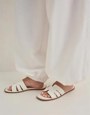 Nelly - Musta - Flat Sandal