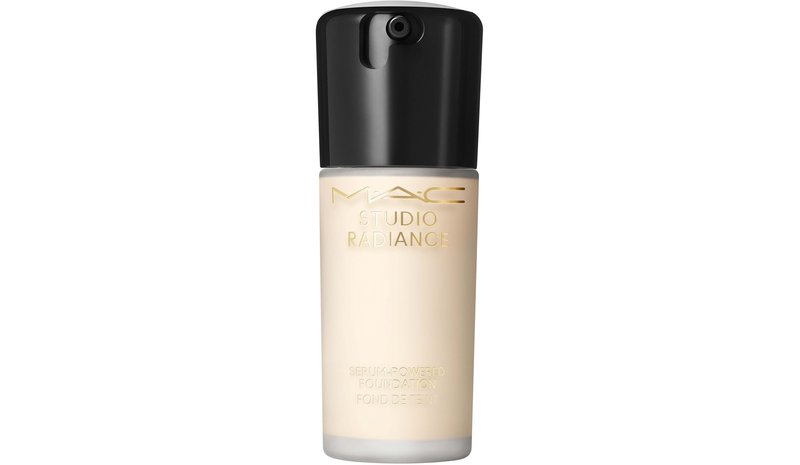 MAC Cosmetics Studio Radiance Serum-Powered Foundation NW5
