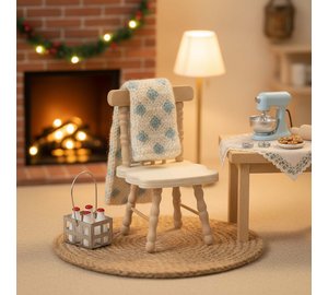 Miniatyyri â€“ Puinen tuoli, 7,5 cm