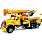 Mack Graniitti ajoneuvo Liebherr-nosturilla