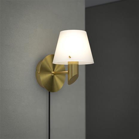 Herstal Gil seinälamppu Satin brass-opaalilasi