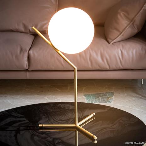 Flos IC Lights T1 Pöytävalaisin Korkea, Messinki