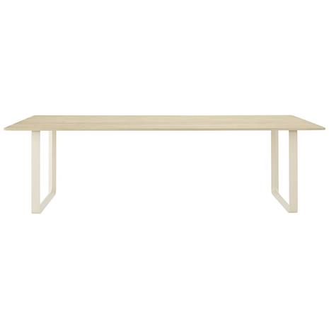 Muuto 70/70 ruokapöytä 255 x 108 cm Solid oak-Sand