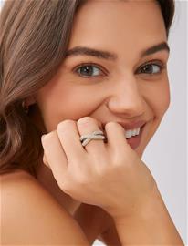 By Jolima Cross Ring - Gold - 19 MM