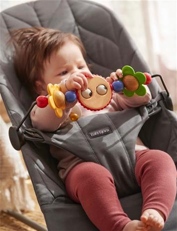 BabyBjörn Bliss Sitteri Kudottu Petal Quilt + Lelukaari, Antrasiitti