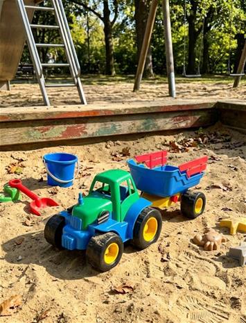 Dantoy - Classic Recycled tractor with trailer (1435)