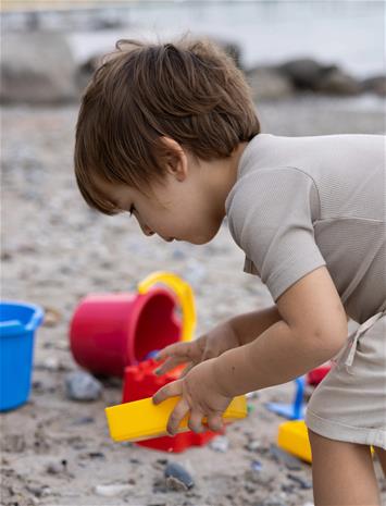 Dantoy - Classic Recycled red bucket set in net (1434)
