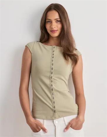 Nelly - Musta - Front Button Tee