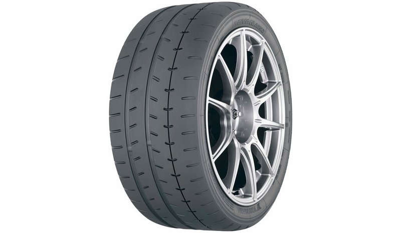Yokohama Advan A052 235/40R19 96 Y XL