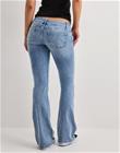 Nelly - Sininen - Ultra Low Bootcut Jeans