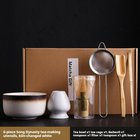 Japanilaistyylinen Matcha Teen Seremoniasetti Keraamisilla Kulhoilla.