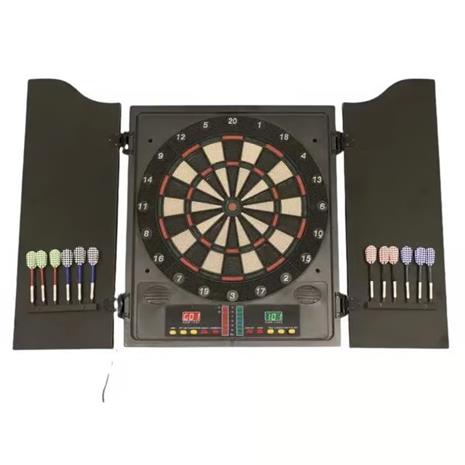 Elektroninen darts-taulu kaapissa