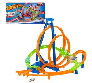 Hot Wheels Action Track Set with 5 Crash Zones, Motorized Booster and 1 Car