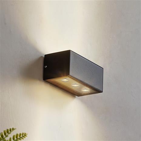 Lucande LED-ulkoseinävalaisin Selim, pituus 15,3 cm, musta