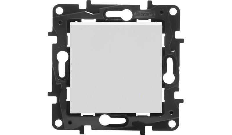 Legrand Niloe Step ristikytkin, valkoinen