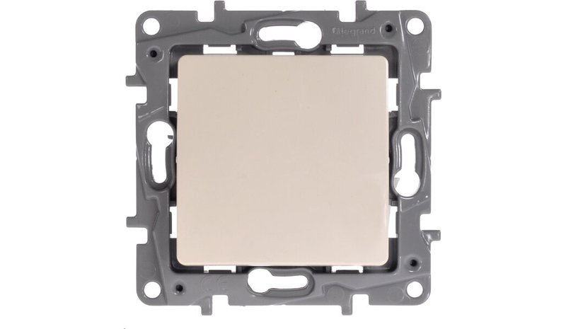 Legrand Niloe 764607 yksipainikekytkin, 6a, kermanvärinen