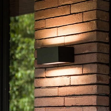 GEMINI-LED-ulkoseinävalaisin, musta, 14 cm, IP54, ylös/alas