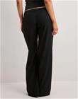 Nelly - Musta - Super Low Waist Loose Flare Pants