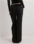 Nelly - Musta - Low Waist Loose Flare Pants