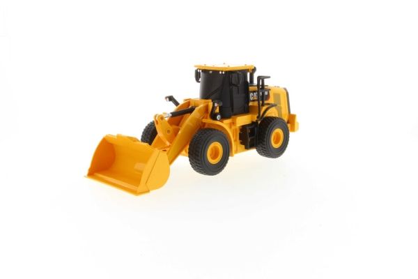 Carrera 1:35 RC CAT 950M Wheel Loader (B/O)