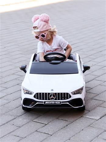 Mercedes Benz CLA45 Sähköauto, Valkoinen