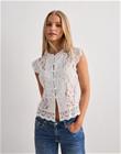 Nelly - Valkoinen - Buttoned Full Lace Top
