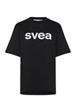 SVEA Swaustin Boxy Logo Ss T-Shirt - BLACK - M