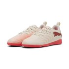PUMA Future 9 Play IT The Arrival - Sokeroitu manteli/Valkoinen/Ultra Red/Musta Lapset