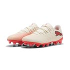 PUMA Future 9 Play FG/AG The Arrival - Sokeroitu manteli/Valkoinen/Ultra Red/Musta Nainen