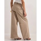 Neo Noir - Beige - Malba Solid Pants