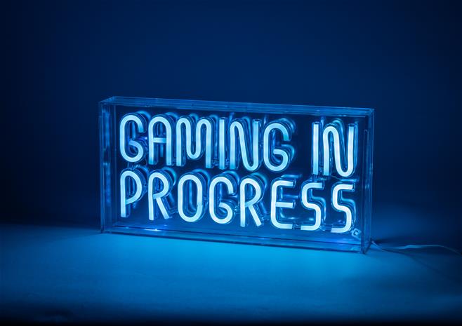 Fuj:tech Neon Gaming in progress seinävalaisin