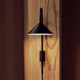 FRANDSEN Grasp -seinävalaisin, mattamusta, 40 cm, pistokkeella