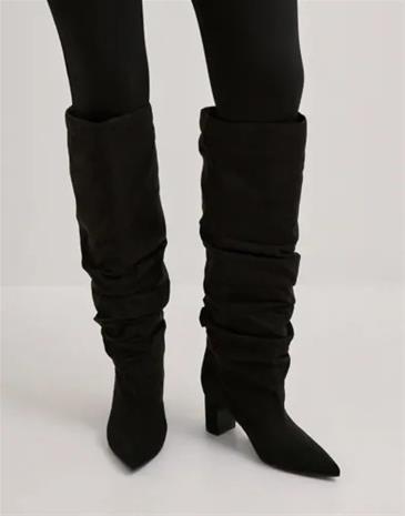 Nelly - Musta - Scrunch Pointy Block Boot