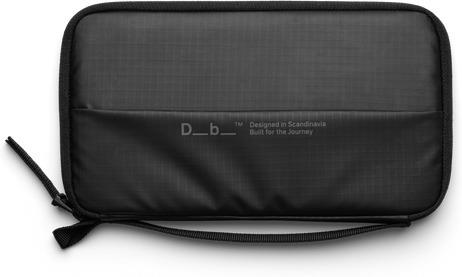 Db Essential Passport Cover passikotelo, musta