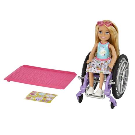 Barbie Chelsea nukke pyörätuolissa